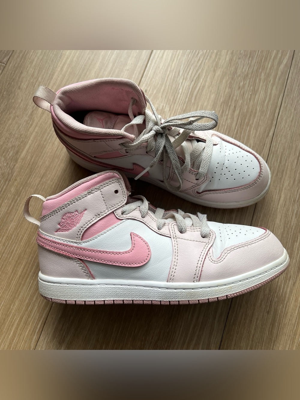 Jordan 1 mid pink trainers #sneakers #lifestyle
